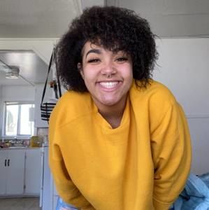 Meet your Posher, Roxanna